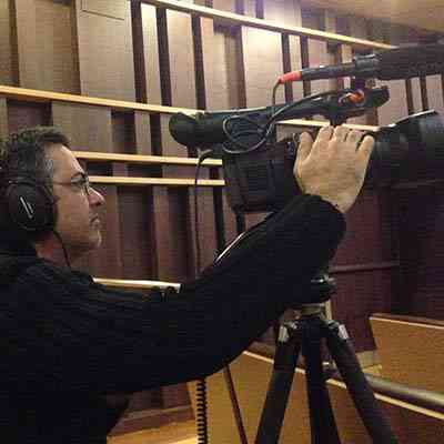 In great tension, filming Yannis Houvardas.