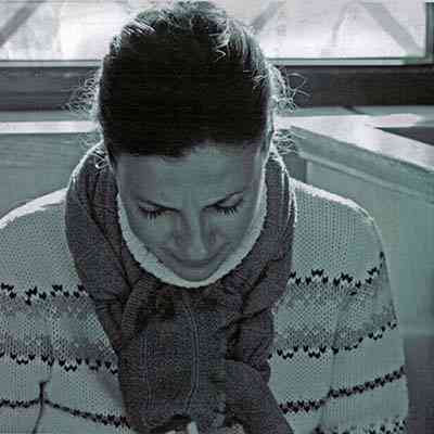 Η Αποστολία στο Δικαστήριο. Φροντίζει να κυλήσουν (όσο είναι αυτό εφικτό) όλα ομαλά...