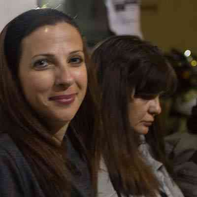 Η Αποστολία και η Δώρα Μασκλαβάνου που έκανε το μοντάζ της “Χαράς”.