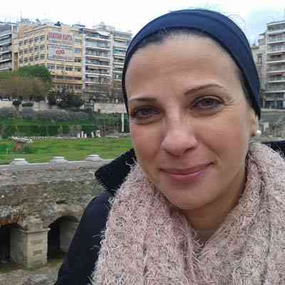 Η Αποστολία (όπως πάντα υπέροχη...) στη Θεσσαλονίκη. Προβλήθηκαν στο Φεστιβάλ και τα Καλάβρυτα αλλά και το Οδοιπορικό στους Δελφούς, η δική της ταινία, στην οποία εγώ ήμουν οπερατέρ.